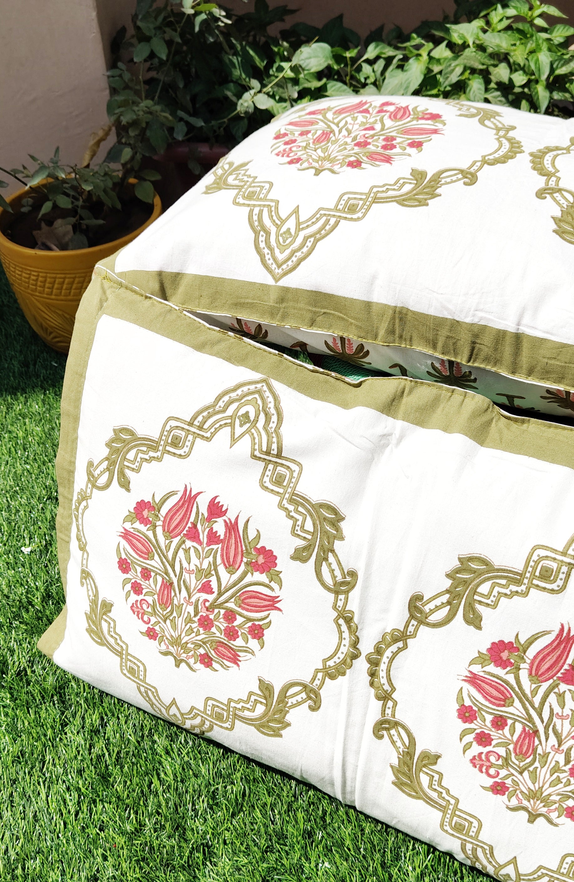 Palm tree & floral blooming