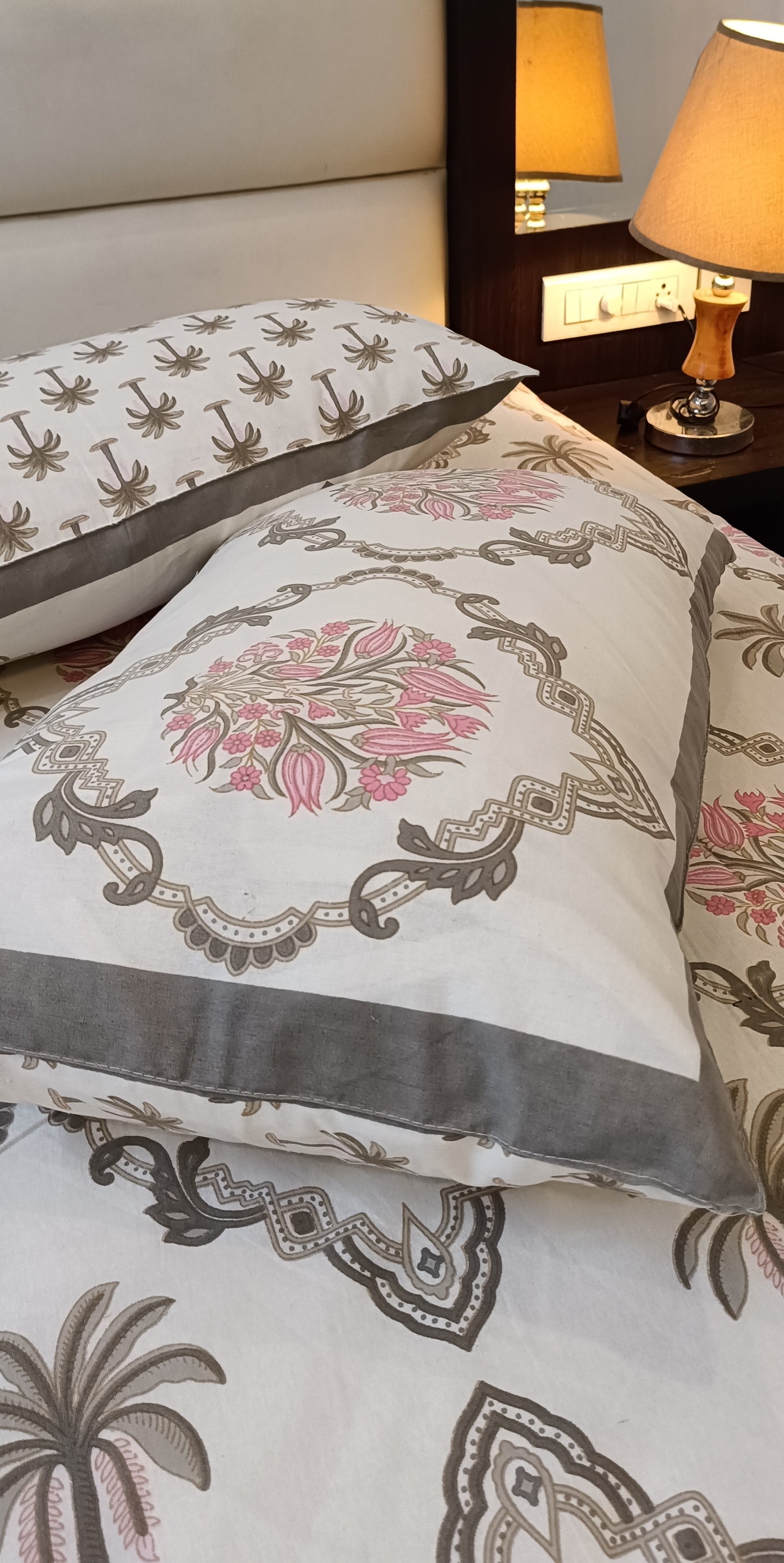 Palm tree & floral blooming